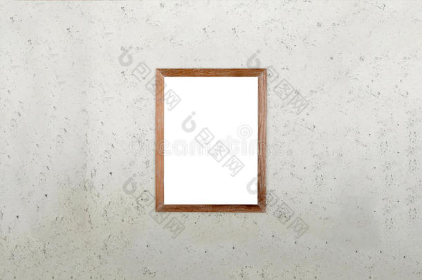水泥墙背景上的空白木框图片。 白板。