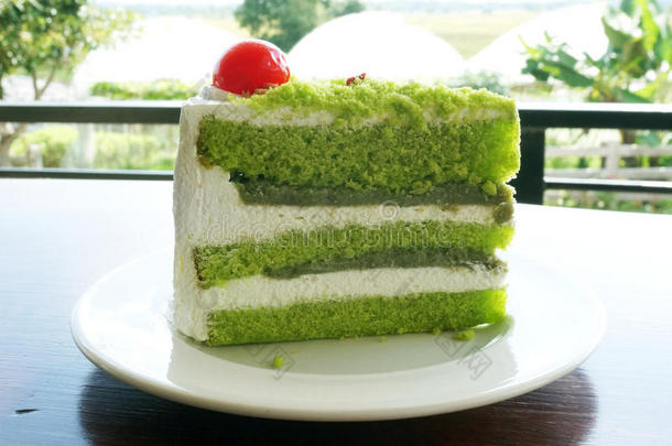 五颜六色的奶油绿茶蛋糕