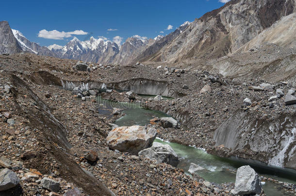 巴托罗冰川前面的帕朱峰，K2跋涉，巴基斯坦