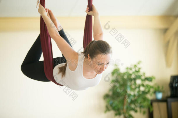 空中瑜伽：在吊床上飞行