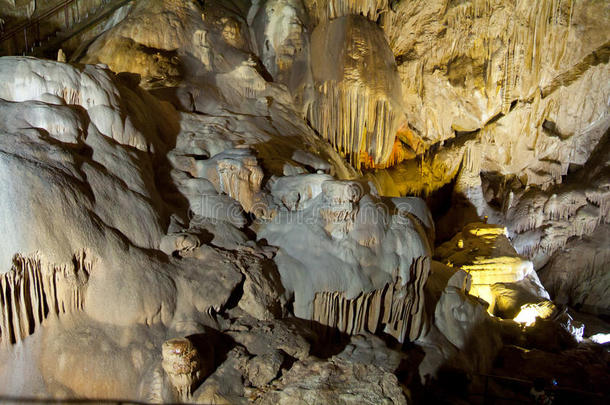 奇妙的<strong>非凡</strong>的自然洞穴在新阿索斯，阿布哈兹的大洞穴