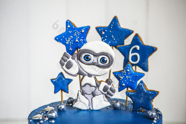 蛋糕空间蓝色与姜饼的形式，外星人和恒星，行星和浆果