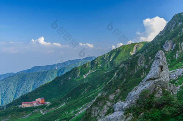 阿尔卑斯山亚洲美女峡谷中部