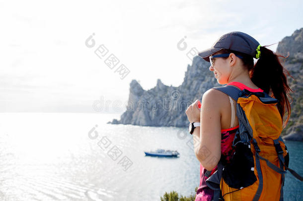 背景背包海湾海滩美丽的