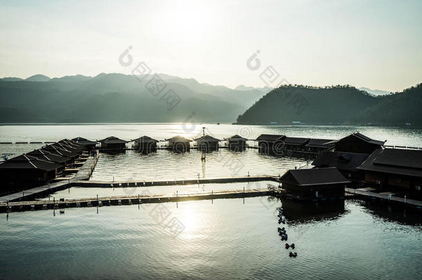 住宿亚洲平整浮动树叶