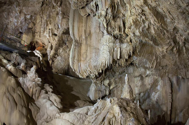 奇妙的非凡的自然洞穴在新阿索斯，阿布哈兹的大洞穴