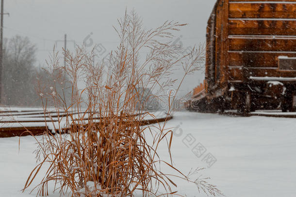 冬季货运铁路行业。 铁路运输仍然储存。