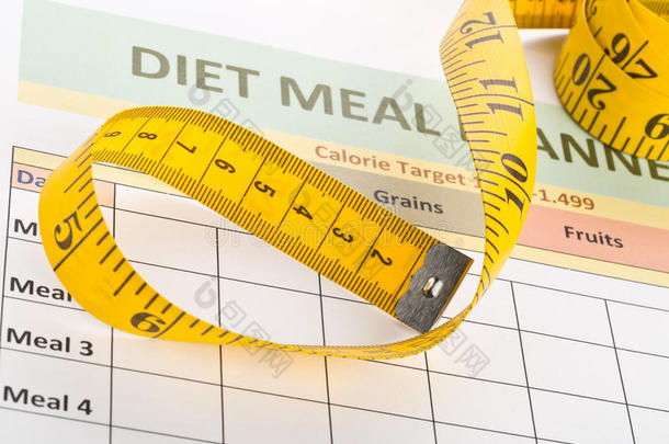 节食减肥概念-膳食计划测量磁带