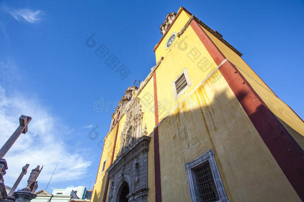 瓜纳华托-墨西哥瓜纳华托教堂的正面