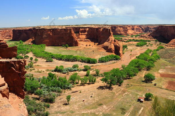 峡谷景观沿Chinle清洗从Tsegi俯瞰，峡谷德切利国家纪念碑，亚利桑那州，美国