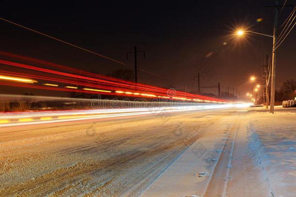 上升汽车黑色暴风雪堤道