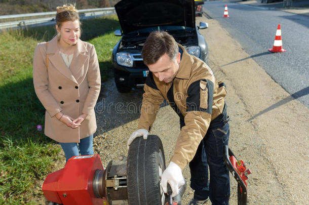 对齐援助爆裂故障汽车