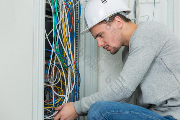 电缆损害责任与电有关的电工