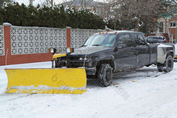 暴风雪吹布鲁克林汽车城市