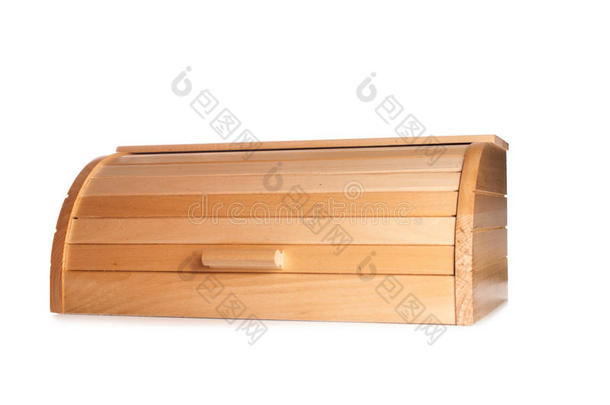 姜猫`爪子伸出一个木制面包盒。 孤立的