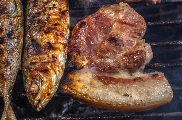 烧烤海鲜和猪肉