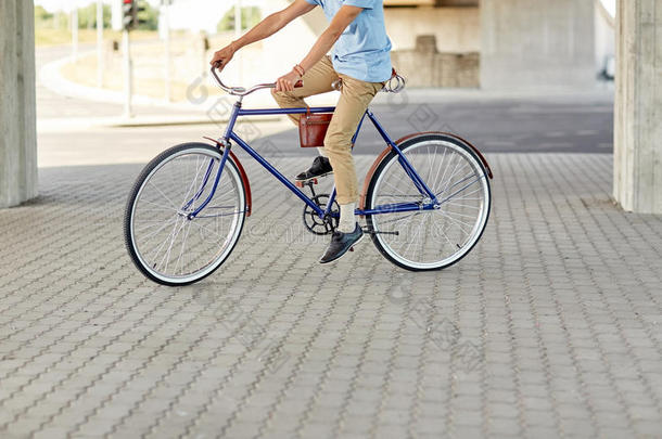 自行车骑自行车的骑自行车城市概念