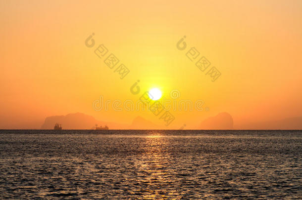美丽的日出在热带<strong>海</strong>滩，安达曼<strong>海</strong>，<strong>科</strong>兰塔，克拉比，泰国
