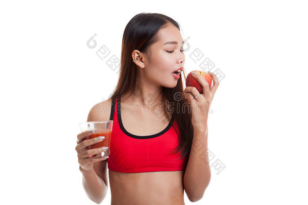 美丽健康的亚洲女孩，<strong>西红</strong>柿汁和苹果。