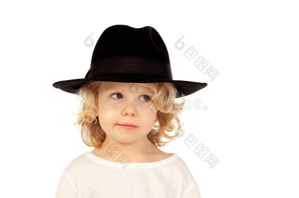 带着黑色帽子的有趣的金发小孩子
