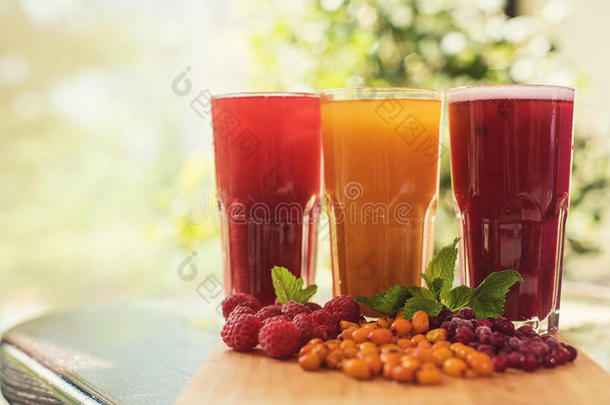 水果饮料与蔓越莓，覆盆子和沙棘