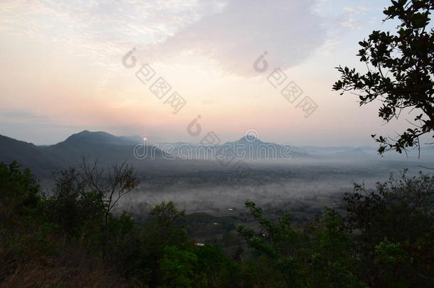 美丽的蒋可汗城市景观云云景