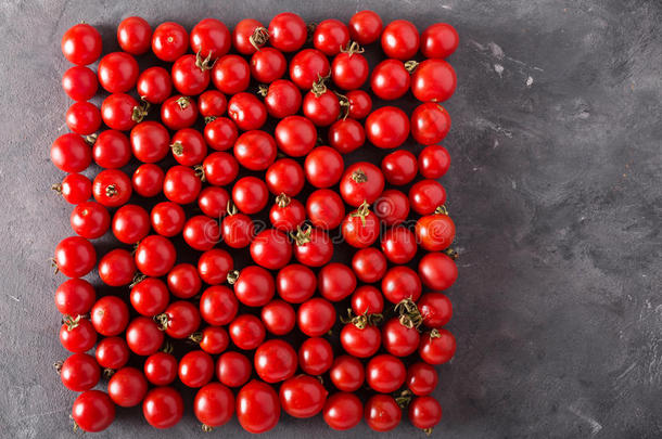 樱桃西红柿呈方形。 五颜六色的西红柿西红柿背景。