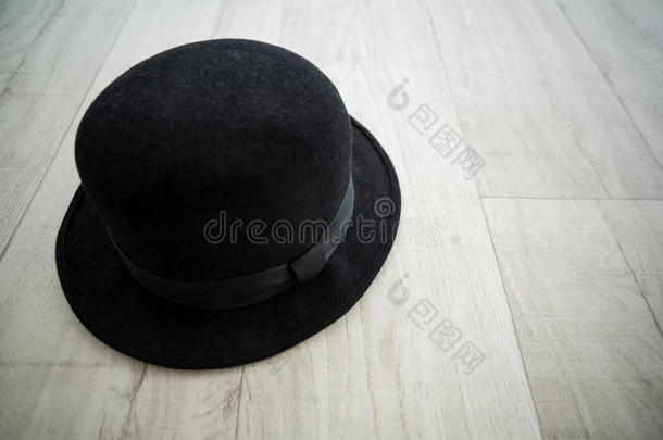 舞蹈工作室的黑色保龄球帽