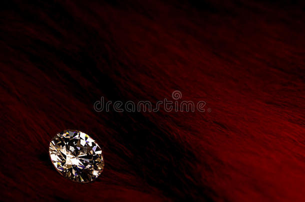 深红色背景的漂亮大钻石首饰。天然珍品石亮闪耀