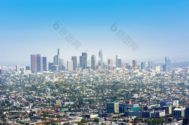 洛杉矶市中心上空的蓝天
