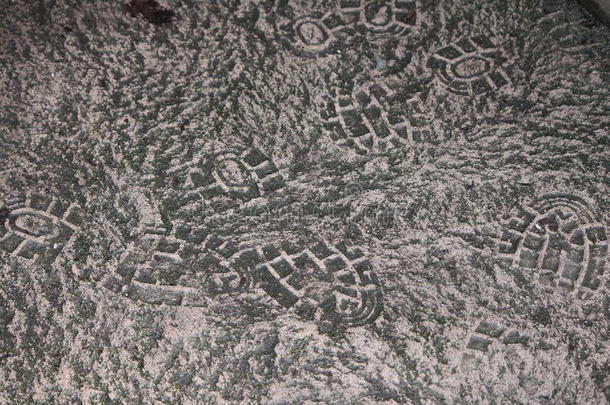 脚印脚印脚印轨迹在沙泥纹理背景中