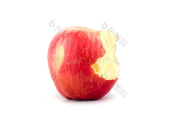 新鲜的红色苹果，在白色背景上缺少<strong>一口</strong>健康的苹果水果食品