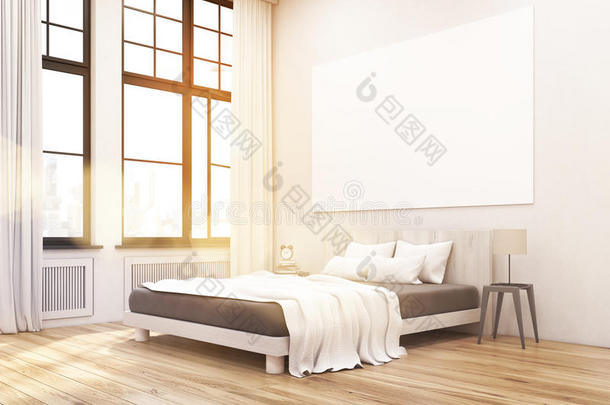 主卧室的角落，有一张床，两张床头柜和一张挂在白色墙上的大水平海报。