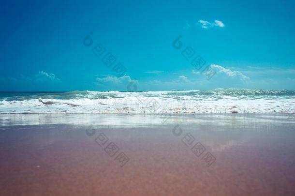 美丽的地中海<strong>海水拍打</strong>着岸边