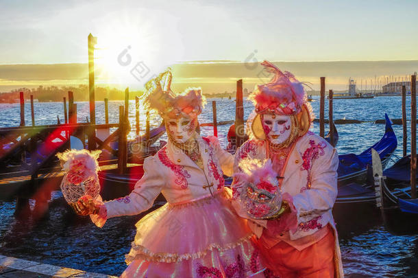 意大利威尼斯对贡多拉的狂欢节面具