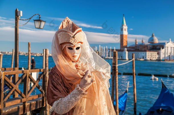 意大利威尼斯对贡多拉的狂欢节面具