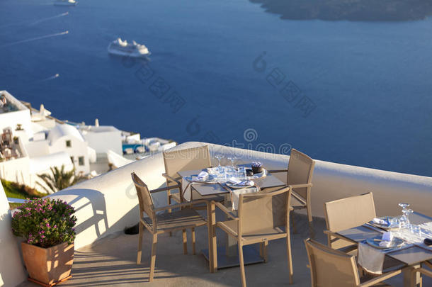 美丽的餐厅露台，海景