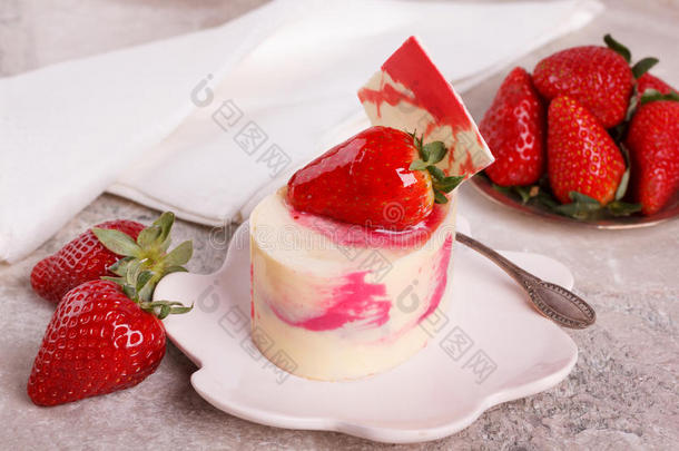 白巧克力奶油草莓蛋糕