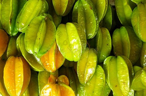 新鲜的明星水果在拉布安市场出售