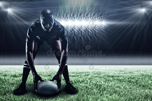 运动员在打橄榄球和3D时持球的复合图像
