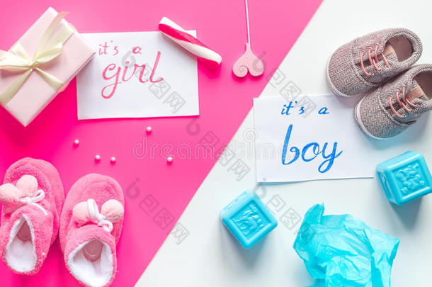 出生儿童婴儿淋浴概念男孩或女孩顶部视图