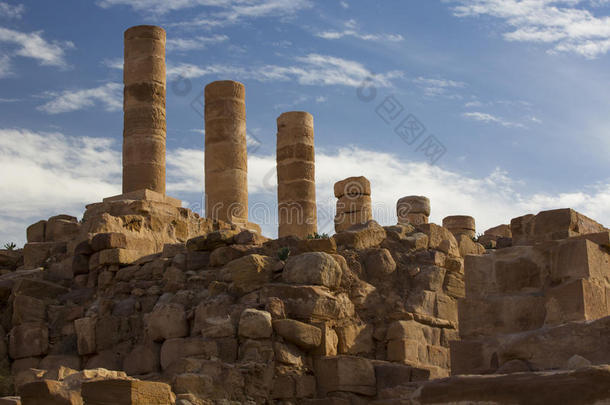 约旦古老的废弃岩石城佩特拉