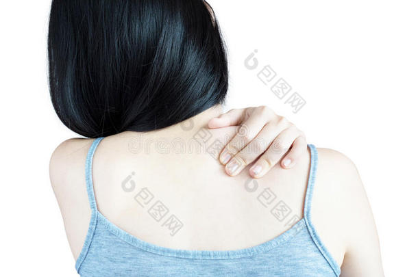 在白色背景上孤立的女人的背痛或<strong>疼痛</strong>的<strong>肩膀</strong>。 在白色背景上裁剪路径。
