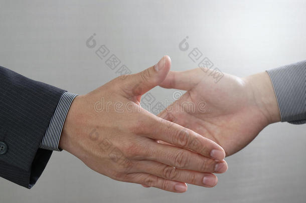 商业伙伴关系会议概念图商人握手。成功商人完美握手成交.close向上的