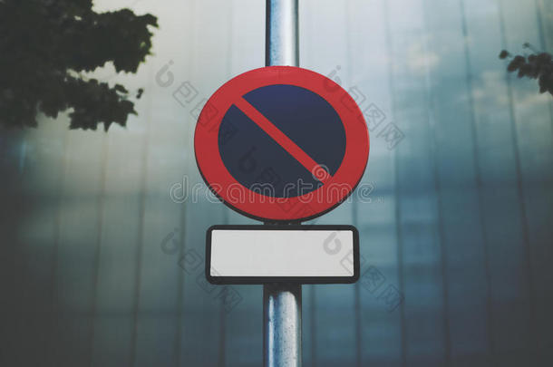 `无停车`路牌