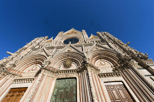 锡耶纳大教堂的正面-意大利托斯卡纳