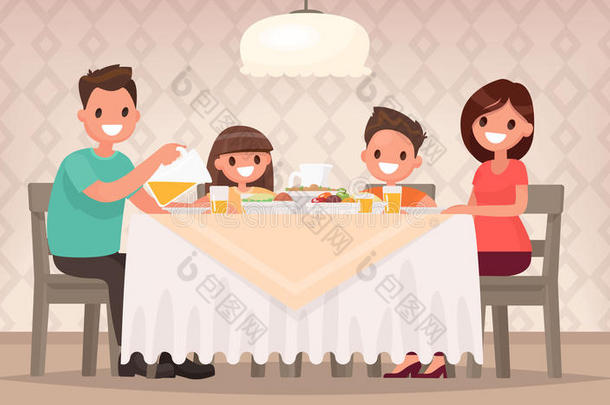 家庭聚餐。 父亲、母亲、儿子和女儿坐在一起