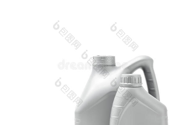 灰色罐与发动机油隔离在白色背景