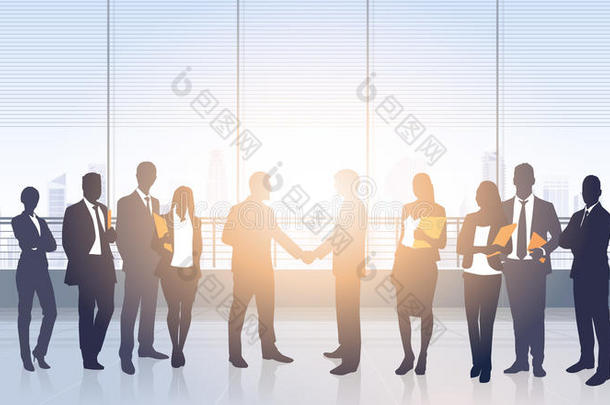 商务人士小组会议协议握手剪影现代办公室