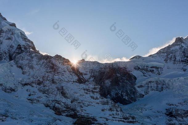 天线阿尔卑斯山背景伯尔尼伯尔尼语